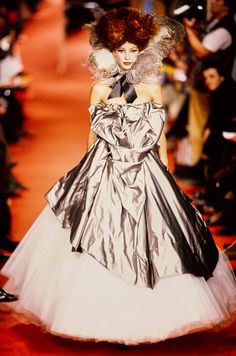 Andreas Kronthaler, Vogue France, Runway Fashion Couture, Christian Dior Haute Couture, Archive Fashion, Linda Evangelista, Christy Turlington