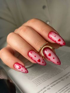 Queen Of Hearts Inspired Nails, Pink Red Nail Art, Red And Pink Nail Designs, Romantic Nails, February Nails, Red Polish, Nail Designs Valentines, Girls Nails, Minimalist Nails