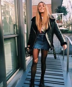 First Date Outfits, Fashion Edgy, Skirt Denim, Mode Casual, Skateboarder, Womens Fashion Edgy, Going Out Outfits, Jeans Rock, Inspired Outfits