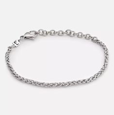 Our wheat silver bracelet chain 3mm is exactly the bracelet you were looking for to complete your look! this is a classic metal bracelet for men in stainless steel which is known as a hypoallergenic metal too. Silver Bracelet Chain, Mens Cuff Bracelets, Mens Chain Bracelet, Green Skin, Mens Cuff, Mens Bracelet Silver, Bracelet Simple, Metal Bracelet, Men's Bracelet