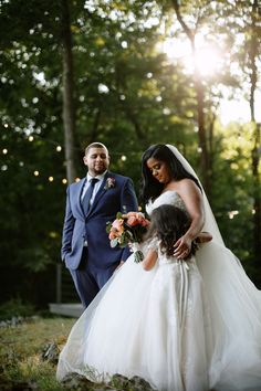 A Blush Toned Wedding In Promise Ridge, Pennsylvania l Luxury Wedding Florist l This Spring wedding in the Poconos Mountains of Pennsylvania was filled with pastel and peach wedding flowers that brought this stunning wedding to life. Get inspired by peach wedding flowers, colorful pastel wedding decor, and spring wedding color palettes. Book Allium Floral Design for your peach bridal bouquet, pastel wedding cake design, and pastel aisle decor at alliumfloraldesign.com. Wedding Color Palette Summer, Bridal Bouquet Spring