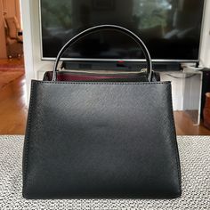 Zara Handbag With Removable Strap. Brand New, Never Used. Pristine Condition. Looks Like A Fendi Bag. Spacious And Nicely Structure Zara Green Shoulder Bag For Daily Use, Black Zara Bag For Everyday Use, Versatile Rectangular Zara Bag, Zara Rectangular Shoulder Bag With Adjustable Strap, Zara Black Rectangular Shoulder Bag, Zara Handbags, Fendi Bag, Zara Bags, Zara Black