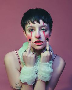 Soft Clown Core Makeup, Clown Core Nails, Killer Clown Aesthetic, Grunge Clowncore, Clown Editorial, Clown Aesthetic Outfit, Aesthetic Clown Makeup, Clown Model, Clown Core Outfit