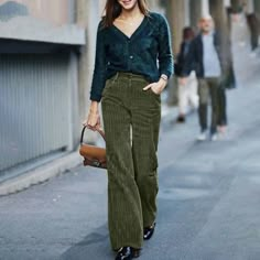 Green Velour Pants Outfit, Boho Business Attire, Green Corduroy Pants Outfit, Green Wide Leg Pants Outfit, Corduroy Pants Outfit, Style Wide Leg Pants, Corduroy Pants Women, Designer Formal Dresses, Wide Leg Pants Outfit