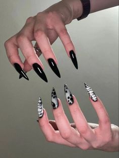 Goticas Aesthetic, Dpr Concert, Glow Nails, Nail Art Designs Videos, Nails Only, Dark Nails