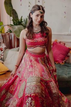 Mehendi Crop Top Skirt, Top Lehenga, Haldi Dress, Mehndi Outfit, Mehendi Outfit, Haldi Outfits, Crop Top Lehenga