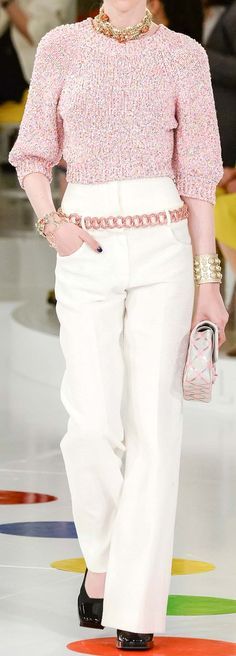 Resort 2016 Fashion, Chanel Sweater, Chanel Resort, Mode Chanel, Chanel Cruise, Chanel Couture, Pink Chanel, Armani Prive, Christopher Kane