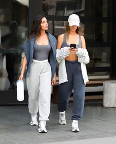 Sportwear Outfit, Hot Day Outfit, Workout Outfits Winter, Gymwear Outfits, Gym Attire, Fitness Wear Outfits, Joggers Outfit