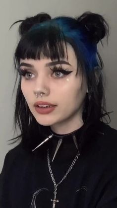 Hair Styles Goth, Goth Haircut, Xowie Jones, Short Grunge Hair, Goth Hair, Alternative Makeup, Alternative Hair, Dye My Hair, Grunge Goth