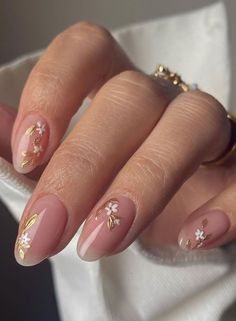 ideas nails - unghie - nude - gold #nailart #aesthetic #unghie #gold Wow Nails, Fancy Nails Designs, Minimal Nails, Bride Nails, Neutral Nails, Bridal Nails, Elegant Nails, Fall Nail