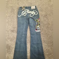 Size 26, Slim Flare Different Clothes Asthetics, Junco Jeans, Double Belt Outfits, Six Flags Outfit, Ed Hardy Clothes, Ed Hardy Outfit, Jean Patches, Graphic Jeans, 2000s Jeans