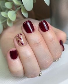 Burgandy Fall Nails 2022, Maroon Nail Ideas Burgundy, Dark Gel Nails Short, Maroon Nails Short, Nail Ideas Burgundy, Burgundy Nails Acrylic Design, Fall Nails Maroon, Burgundy Nails With Design, Burgundy Nails Acrylic