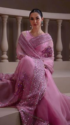 Hania In Saree, Princess On The Pea, Pakistani Saree, Desi Wedding Dresses, Fancy Sarees Party Wear, Indian Fashion Saree