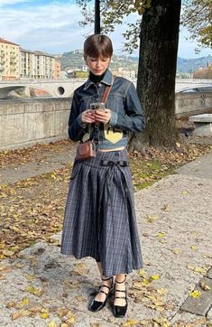 Winter Maximalist Outfits, Tznius Fashion, Europe Photography, Queer Fashion, Outfit Inspiration Fall, Layering Outfits, Fall Fits, Slim Leg Pants