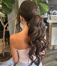 24 peinados de fiesta con coleta que combinarán a la perfección con tu corona Low Bun Prom Hairstyles Black Hair, Prom Ponytail Hairstyles, Half Bun Hairstyles, Hairstyle For Prom, Prom Hair Medium, Girl Prom, Prom Pony Tail, Hairstyles Prom, Prom 2024