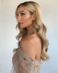 Big Glam Waves, Blonde Waves Wedding, Soft Wedding Curls Down, Flowy Bridal Hair, Relaxed Hollywood Waves, Bridal Waves Middle Part, Glam Waves Medium Hair, Relaxed Bridesmaid Hair