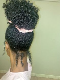 Curly Hair Bun, 3c Hair, Beautiful Natural Hair, Protective Hairstyles Braids, Natural Hair Beauty, Natural Curls Hairstyles, Curly Hair Inspiration, Penteado Cabelo Curto, Natural Hair Inspiration