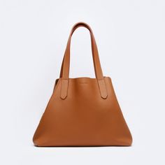 Material: Pebbled leather Color: Caramel Height: 28 cm 11.0 inch Length: 35 cm 13.8 inch Depth: 16 cm 6.3 inch Weight: 1 Kg 2.21 Lb. Classic Leather Shoulder Bag In Caramel, Camel Leather Shoulder Bag For Work, Classic Brown Pebbled Leather Shoulder Bag, Classic Shoulder Bag With Pebbled Texture For Work, Classic Pebbled Shoulder Bag For Work, Classic Pebbled Texture Shoulder Bag For Work, Modern Camel Leather Shoulder Bag, Leather Shoulder Bag With Grained Texture For Business, Business Leather Shoulder Bag With Grained Texture