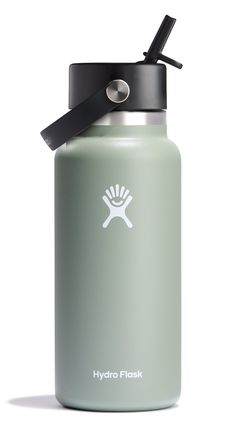 the hydro flask water bottle has a black lid