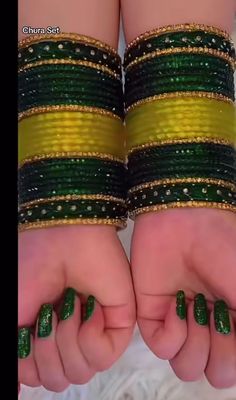 Glass Bangles Aesthetic, Glass Bangles Pakistani, Green Glass Bangles, Bangles Aesthetic, Simple Bangles, Violin Photography, Fancy Bangles, Green Sari, Bangles Collection