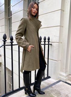 Euro Chic, Winter Swag, Wardrobe Outfits, Knee Boot