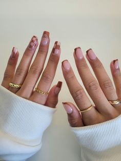 brown minimalist nails square Color French Tip Nails, Nail Two Colors, Color French Tip, Brown Nail Polish, Brown Nail, Brown Nails Design, Nail Quotes, Mocha Color, Tip Nails