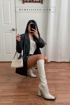 Leather Blazer Outfits, Black Leather Blazer Outfit, Leather Blazer Outfit, Nashville Outfits Spring, Outfit Formal Mujer, White Knee High Boots, White Boots Outfit, Outfit Botas, Black Leather Blazer