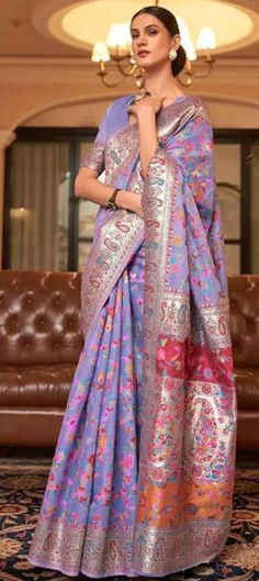 Multicolor color Saree in Art Silk fabric with Weaving, Zari work Phulkari Saree, Saree Bollywood, Blouse Stitching, Lavender Silk, Wedding Clothes, Ghagra Choli, Party Kleidung, Trendy Sarees, Elegant Saree