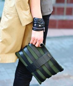 Bag Inspiration, Sac Diy, Black Leather Clutch, Night And Day, Kelly Bag, Carry All Bag