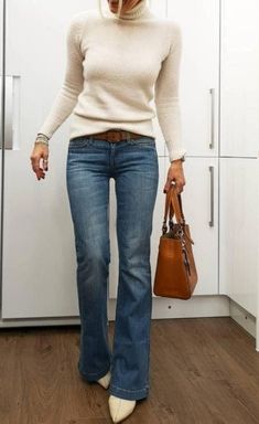 Hour Glass Style Fashion, 2024 Styles For Women, Bootcut Jeans Outfit Winter, Office Outfits Women Casual, Sketches Design, Trends 2025, Jeans Outfit Winter, Office Casual Outfit