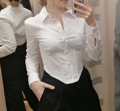 Woman In Collared Shirt, White Collared Shirt Women, Fitted Button Down Shirt Woman, White Collared Shirt Outfit Aesthetic, Women In White Shirt, White Button Up Women, White Dress Shirt Women, 6th Form Outfits, Unbuttoned Shirt