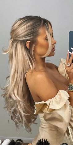 blonde hair, blonde hair color, blonde hair color trends 2022, low maintenance blonde, honey blonde, strawberry blonde Cute Blonde Hair, Cute Blonde, Blonde Hair Inspiration, Hair Color For Women, Long Blonde