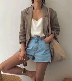 i love blazer with shorts. i think if they're long enough, and with a mule or loafer, will look so good! Comfy Jeans Outfit, Aes Aesthetic, Clothing Jewelry, Jewellery Vintage, Ootd Outfits, Aesthetic Nature, Styling Inspiration, Mode Casual, Outfit Trends