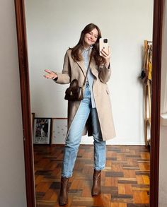 Cowboy Boot Work Outfit, Outfit Botines Cafes, Brown Booties Outfit, Outfit Botas, Elegance Dress, Outfits Con Jeans, Booties Outfit, Trendy Outfit Ideas, Casual Outfit Inspiration