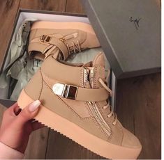 pin:: quavowife Tennis Shoes Outfit, Shoe Wardrobe, Outfit Chic, Boots And Sneakers, Dream Shoes, Trendy Shoes, Stylish Shoes, Shoes For Men