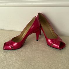 Hot Pink Pumps Stuart Weitzman Size:5m Very Good Condition Pink Medium Width Court Shoes For Formal Occasions, Pink Formal Court Shoes Medium Width, Medium Width Open Toe Court Shoes For Formal Occasions, Classic Pink Heels For Evening, Classic Pink Almond Toe Heels, Classic Pink Evening Heels, Pink Formal Court Shoes With Padded Heel, Formal Pink Court Shoes With Padded Heel, Formal Medium Width Open Toe Court Shoes