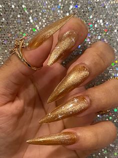 Golden cat eye with star accents Gold Stiletto Nails, Gold Acrylic Nails, Gold Nail Designs, Stiletto Nails Designs, Cat Eye Nails, Dope Nails, Best Acrylic Nails