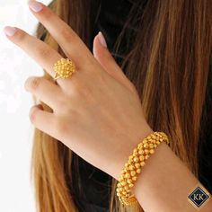 Simple Gold Bangle, Burfi Recipe, Unique Gold Jewelry Designs, Bridal Jewellery Inspiration, Delicate Gold Jewelry, Gold Jewelry Outfits, Gold Bangles For Women, Assalamualaikum Image, Fancy Jewelry Necklace