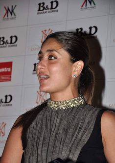 Karina Kapur, Kareena Kapoor Pics, Bollywood Beautiful, Cotton Blouse Design, Hot Images, Kareena Kapoor Khan, Indian Bollywood, Kareena Kapoor, Bollywood Stars