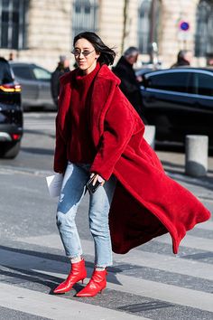 Red coat and red sweater with jeans and red boots Paris fw 2018 Paris Winter Outfits, Paris Winter, Ruby Slippers, Moda Paris, Paris Fashion Week Street Style, La Fashion Week, The Best Street Style, Style Looks, Best Street Style