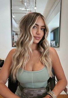 Aesthetic Pictures Wallpaper, Brown Hair With Blonde Balayage, Asthetic Picture Wallpaper, Fashion Outfits Dresses, Summer Blonde Hair, Brown Hair Inspo, Brunette Hair With Highlights, Dark Roots Blonde Hair