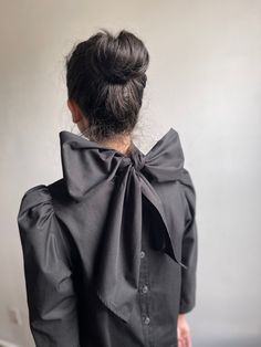 N E W C O L O R ! Made from Japanese cotton twill, this top can be worn a ton of different ways—with the bow in front, in back, or hangin' loose like a scarf. Totally your call. 100% cotton from JapanMade in China by Uncle Pun The model is 5'6", size M wearing a size M. Size XS fits Bust 30”–33” or size 2-4Size S fits Bust 34”–36” or size 4-6Size M fits Bust 37”–39” or size 6-8Size L fits Bust 39”–42” or size 8-10 Care: Hand wash cold Do not bleach Line dry Cool Iron Do not tumble dry Chic Cotton Tops With Bow, Chic Cotton Tops With Bow Detail, Chic Cotton Top With Bow Detail, Cotton Tie-back Tops For Party, Cotton Tie Back Tops For Party, Party Cotton Tie-back Top, Black Bow Blouse For Fall, Fall Cotton Top With Bow Detail, Black Blouse With Bow For Work