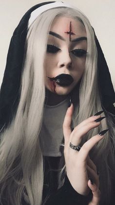 Vampire Makeup Looks, Nun Halloween, Teknik Makeup, Halloween Makeup Witch, Halloweenský Makeup, Makeup Scary, Creepy Halloween Makeup, Vampire Makeup, Halloween Makeup Diy