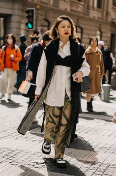 Japan Street Style Women, Japan Fashion Street, Singer Fashion, Runway Outfits, Fashion Week 2018