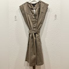 Size Extra Small, Tall Light Khaki Color With Detachable Belt. I’m 5’ 7” And It Hit Above The Knee Perfectly. I Tried It On Once But Never Wore It Out. Khaki Sleeveless Dress With Pockets, Khaki Sleeveless Dress For Work, Khaki Color, Above The Knee, I Tried, The Knee, Banana Republic, Mini Dress, Womens Dresses