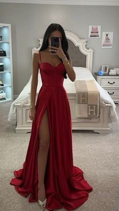 Gorgeous Prom Dresses, Deb Dresses, Classy Prom Dresses, Stunning Prom Dresses, Looks Party, Prom Dress Inspiration, Cute Prom Dresses, Pretty Prom Dresses, Halloween Snacks