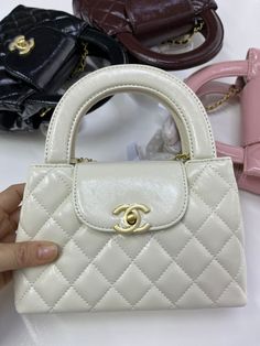 White Chanel Bag, Women's Bags By Shape, Crochet Clothing And Accessories, Head Shop, Luxury Collection, Christmas Gifts For Mom, Break Free, Airport Outfit, Luxury Watch