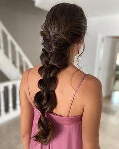 Winter Hairstyles for Brunettes 2023 - 2024 18 Ideas - Women-Lifestyle.com Officiant Hairstyles, Bridesmaid Stuff, Prom Inspo, Trendy Hairstyle, Party Inspo, Hairdo For Long Hair, Easy Hairstyles For Long Hair, Aesthetic Hair