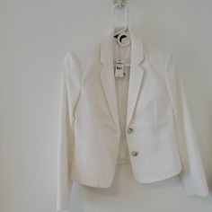 Size 4 White Tailored Casual Outerwear, White Casual Outerwear For Office, Casual White Outerwear For Office, Fitted White Outerwear For Spring, Spring Workwear Blazer In Winter White, Classic Winter White Blazer For Spring, White Spring Blazer With Button Closure, Classic White Blazer For Spring, White Outerwear For Spring Workwear