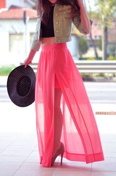 Maxi transparent skirt #pink #neon #fashion Rok Midi, Pretty Skirt, Mode Tips, Blazer Outfit, Kleidung Diy, Skirt Maxi, Zara Skirts